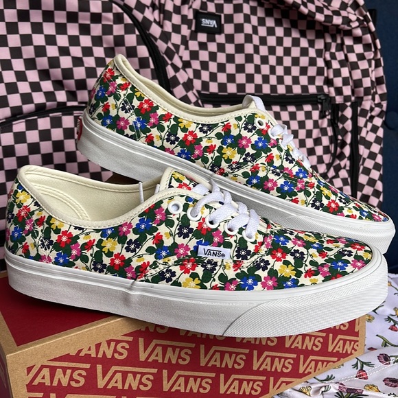 Vans WMNS Authentic
Floral White
VN0009PVTBD
Sneakers - Picture 9 of 16